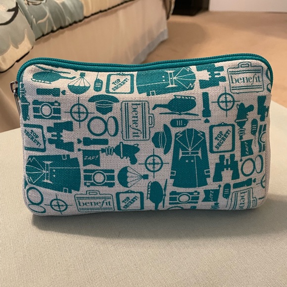 Benefit Cosmetic Bag. - Picture 7 of 7
